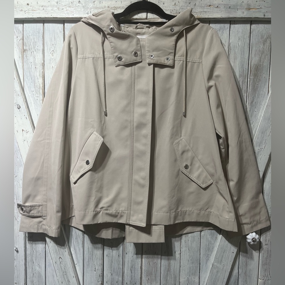 Perfection LOFT Khaki Detailed lightweight Hoodie.. Dress up or go Dress down 🌹